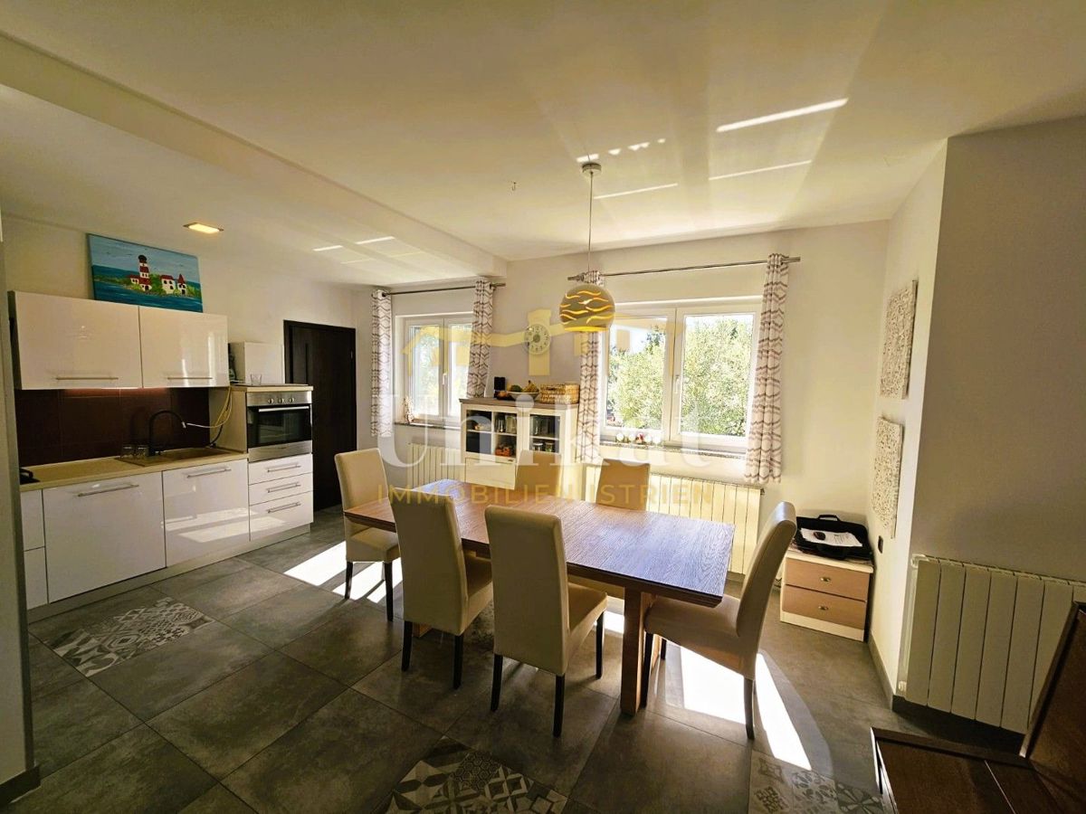 Villetta indipendente - piscina, garage e grande giardino